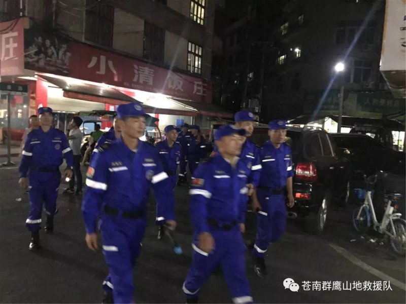 水域救援：守护安全的无畏之旅