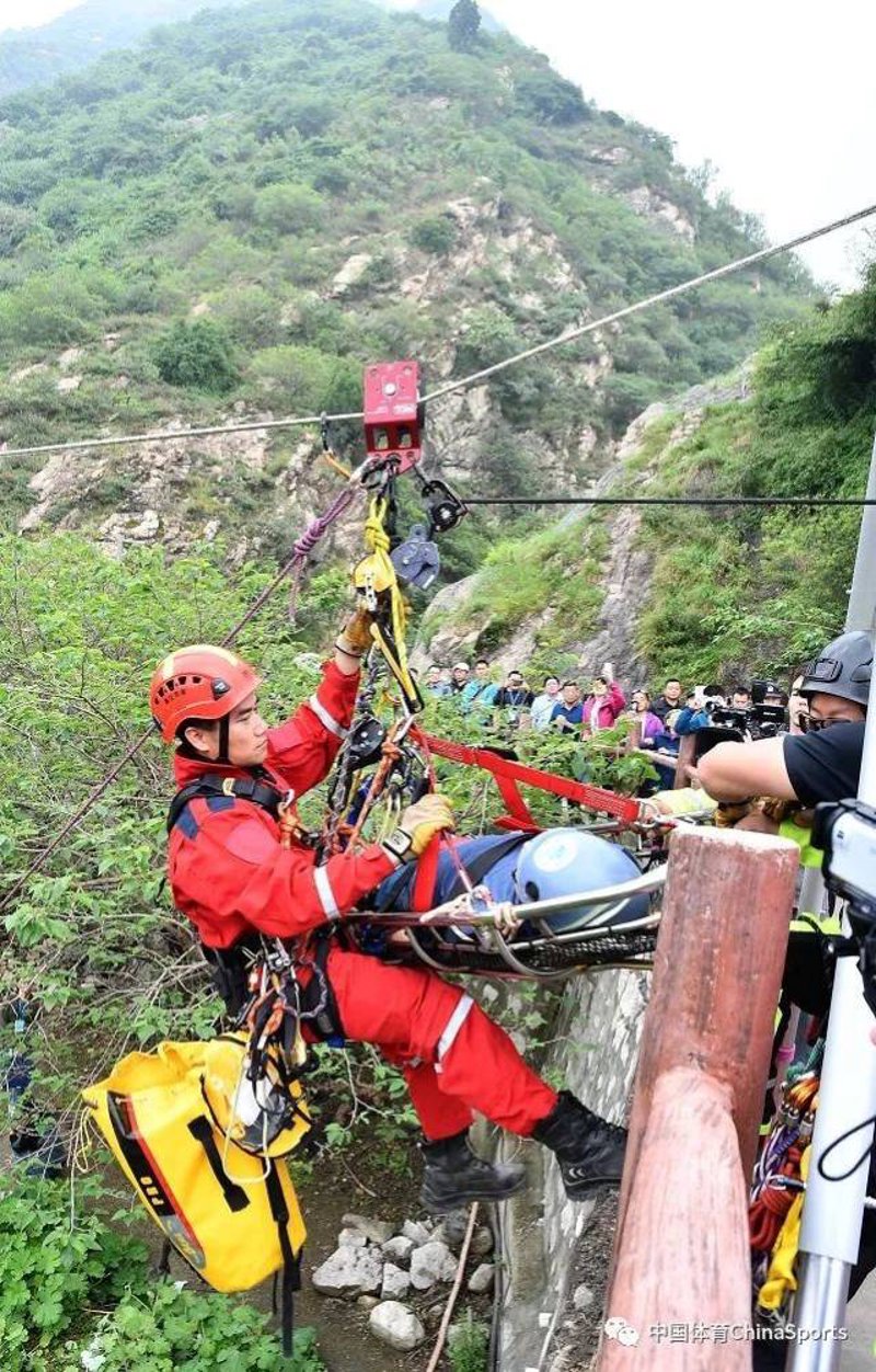 水域救援：守护安全的无畏之旅